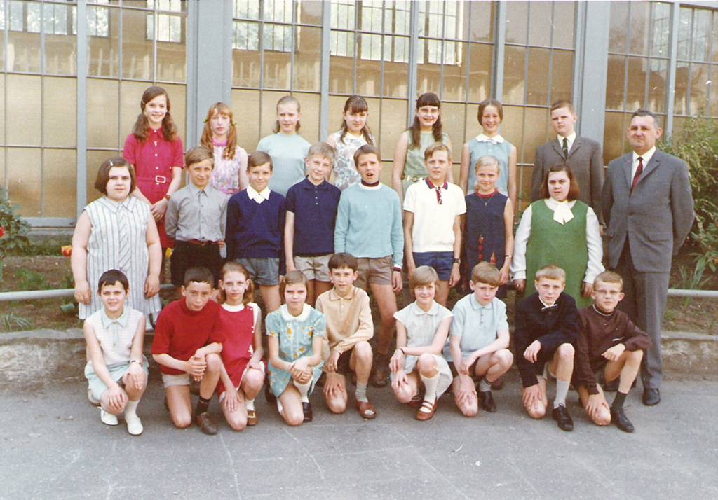 BSD Bensberg, School IJzer 6de leerjaar 1968-1969
Klasfoto ingestuurd door Filip Goussaert

2de rij, 4de van links Filip Goussaert