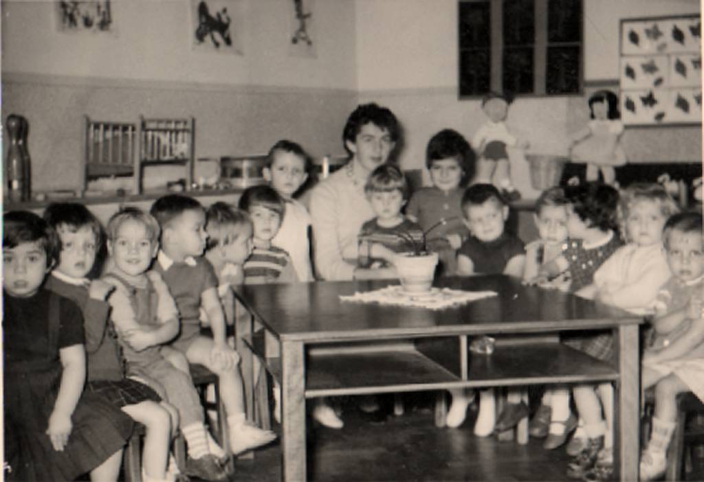 BSD Bensberg, Kleuterklas School IJzer 1963
Klasfoto ingestuurd door Wilfried Struys

De 4de van rechts is Struys Wilfried